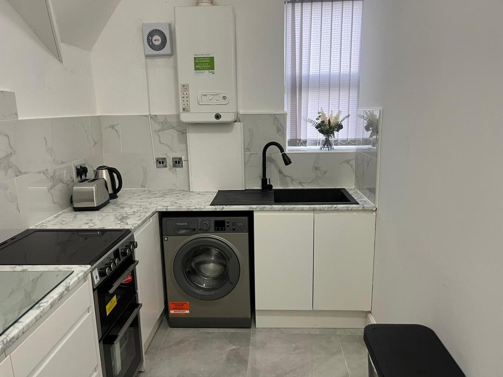 Affordably Elegant Apartments Close To Coop Live, Etihad Stadium And Manchester City Centre Exterior photo