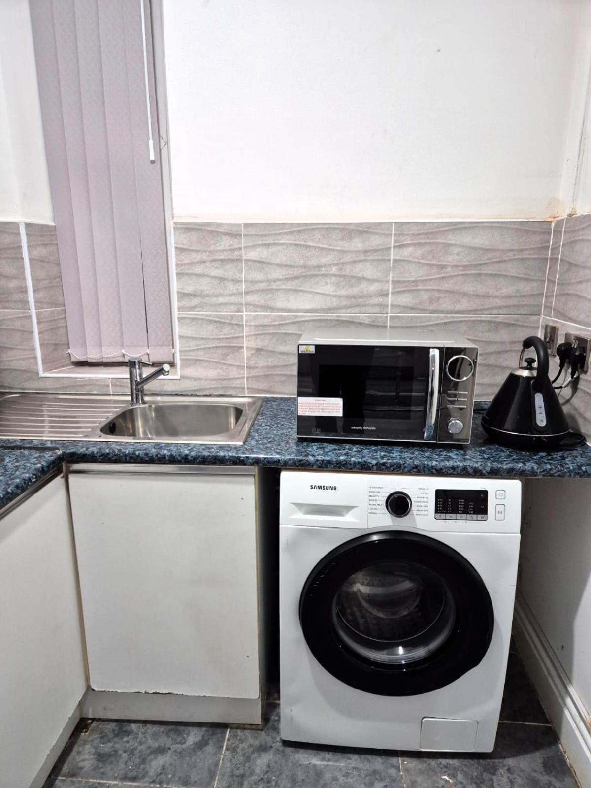 Affordably Elegant Apartments Close To Coop Live, Etihad Stadium And Manchester City Centre Exterior photo