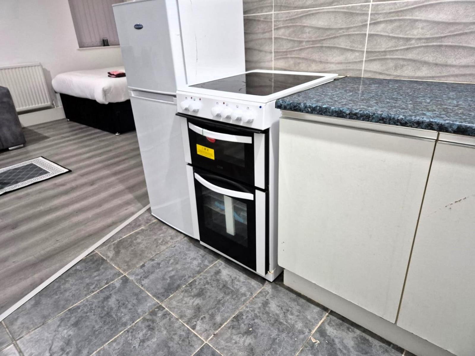Affordably Elegant Apartments Close To Coop Live, Etihad Stadium And Manchester City Centre Exterior photo