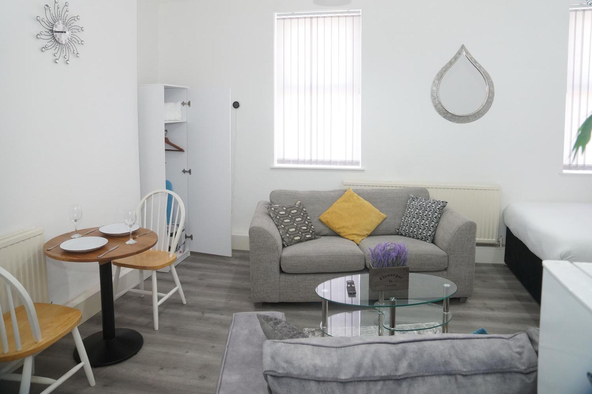 Affordably Elegant Apartments Close To Coop Live, Etihad Stadium And Manchester City Centre Exterior photo