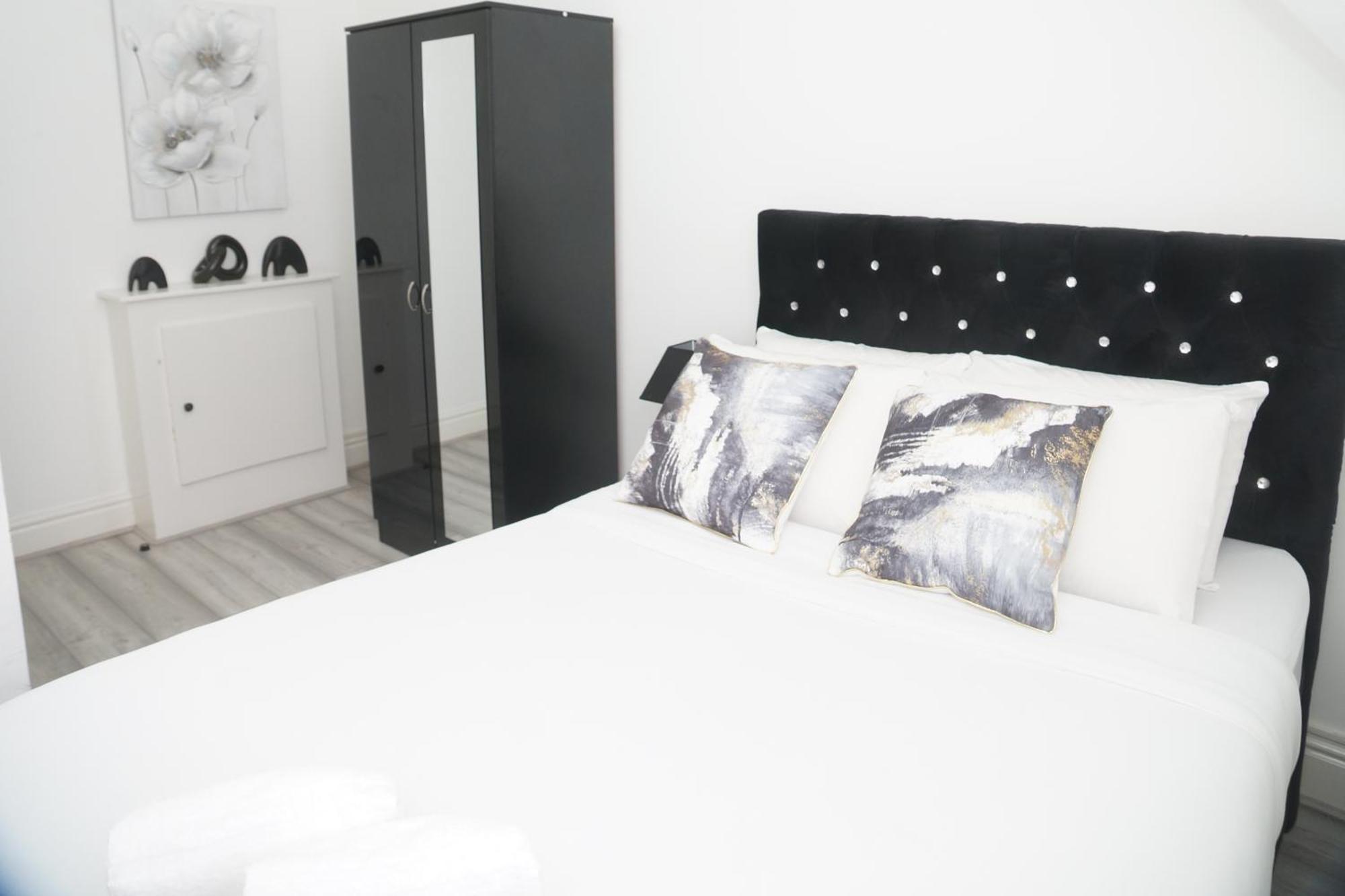 Affordably Elegant Apartments Close To Coop Live, Etihad Stadium And Manchester City Centre Exterior photo