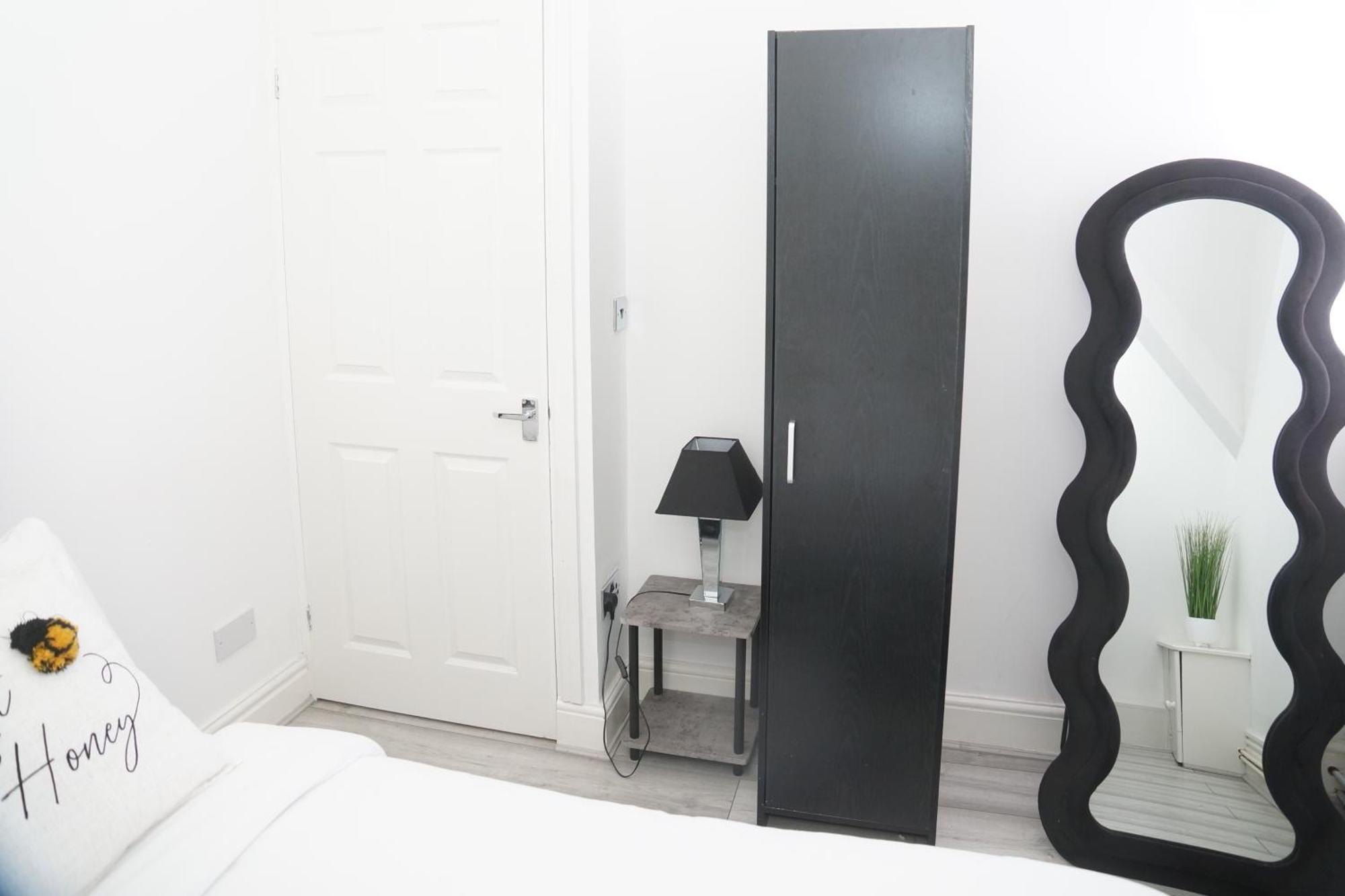 Affordably Elegant Apartments Close To Coop Live, Etihad Stadium And Manchester City Centre Exterior photo